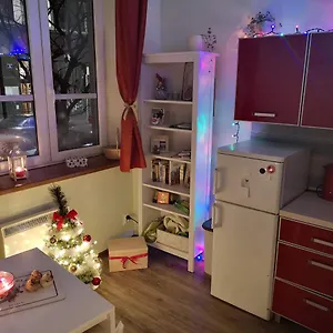 Basic, Quiet Close To Main Square Apartamento